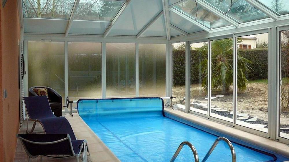 Couverture de piscine-  pose-thessiet-aménagements-intérieur et extérieur